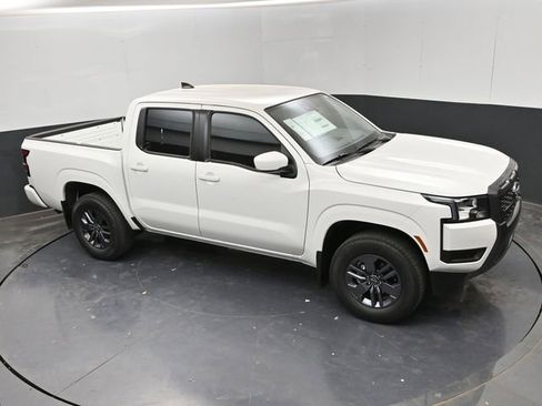 Certified 2025 Nissan Frontier SV image 21