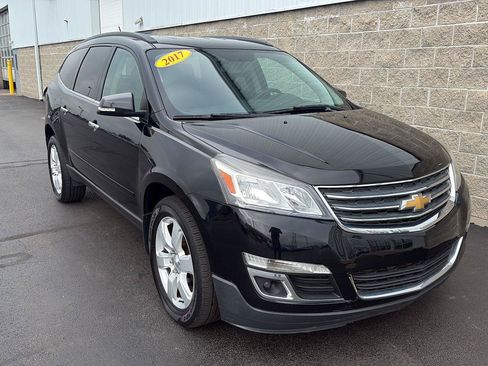 Used 2017 Chevrolet Traverse LT w/ Style and Technology Package FWD image 2