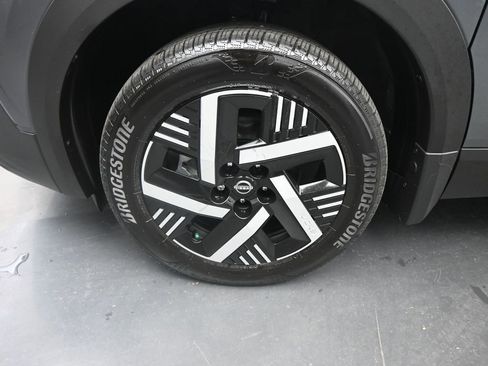 Used 2025 Nissan Kicks SV image 22