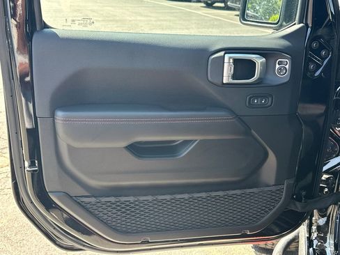 Used 2024 Jeep Wrangler Unlimited Rubicon AWD/4WD image 11