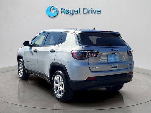Used 2024 Jeep Compass Sport AWD/4WD image 4