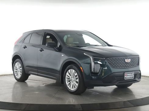 Used 2024 Cadillac XT4 Luxury w/ Trailering Package AWD/4WD image 2