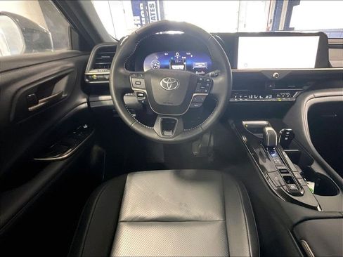 Used 2026 Toyota Crown AWD/4WD image 17