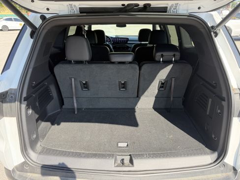 Used 2025 Buick Enclave Preferred FWD image 9