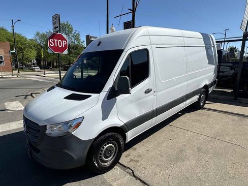 Used 2022 Mercedes-Benz Sprinter 2500 image 3