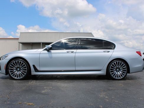 Used 2017 BMW 750i RWD image 10