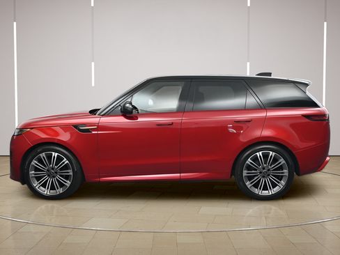 Used 2025 Land Rover Range Rover Sport Dynamic SE AWD/4WD image 2