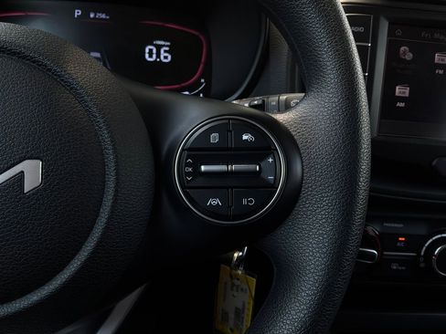 Used 2025 Kia Soul LX w/ LX Technology Package FWD image 32