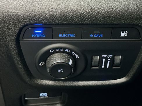 Used 2023 Jeep Grand Cherokee 4WD 4xe image 17