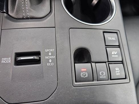 Used 2023 Toyota Highlander XLE image 22