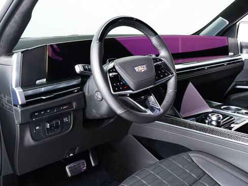 Used 2025 Cadillac Escalade V AWD/4WD image 4