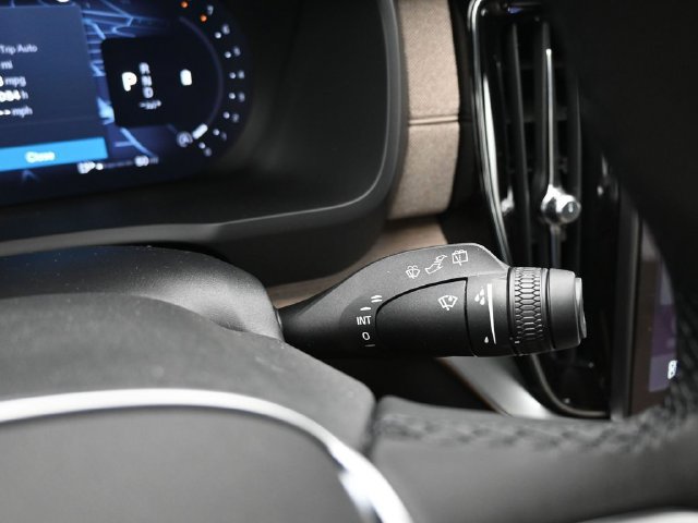New 2026 Volvo XC90 B6 Plus w/ Protection Package Premier AWD/4WD image 33