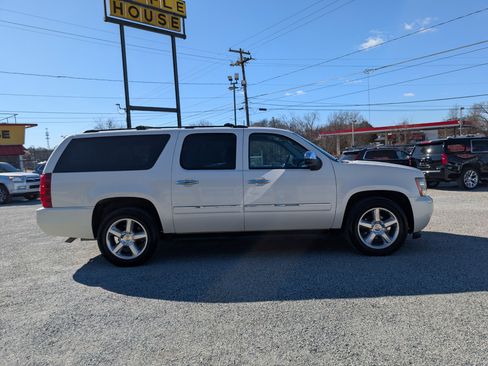 Used 2014 Chevrolet Suburban LTZ image 5