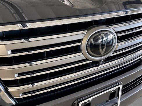 Used 2018 Toyota Land Cruiser AWD/4WD image 30