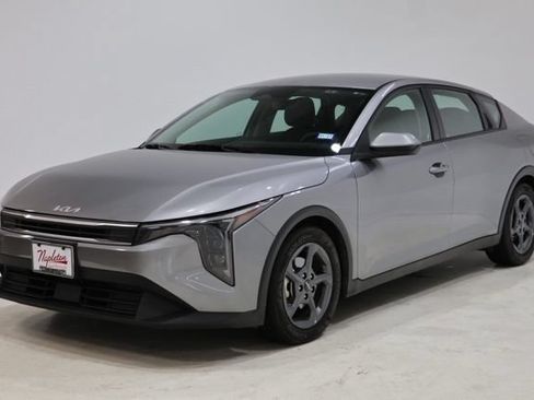 Used 2025 Kia K4 FWD image 3
