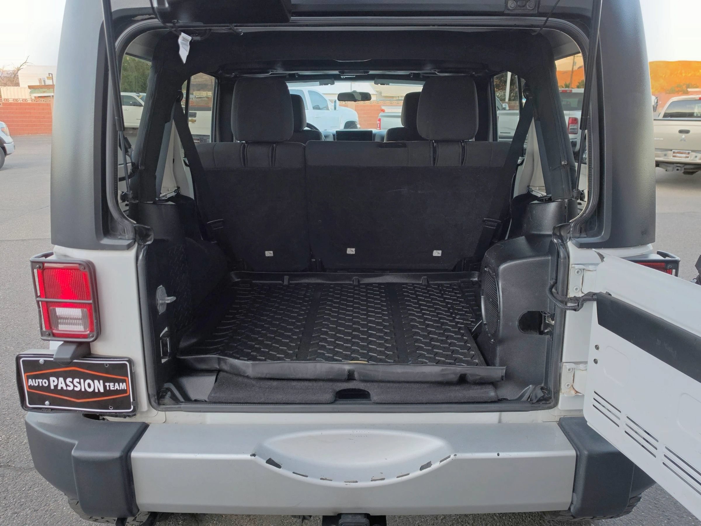 Used 2012 Jeep Wrangler Unlimited Sahara w/ Dual Top Group AWD/4WD image 19