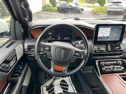 Used 2020 Lincoln Navigator L Reserve w/ Equipment Group 208A Reserve AWD/4WD image 11