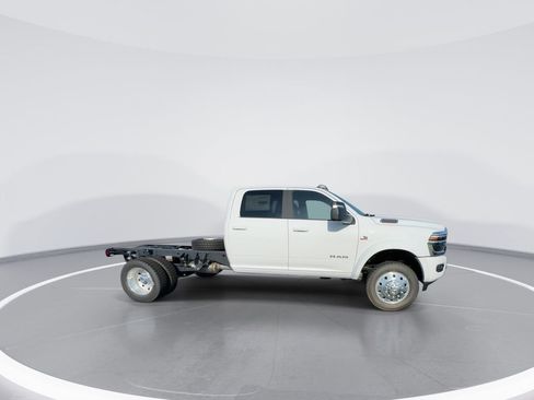 New 2026 RAM 4500 4x4 Crew Cab DRW w/ Laramie Trim Package image 9