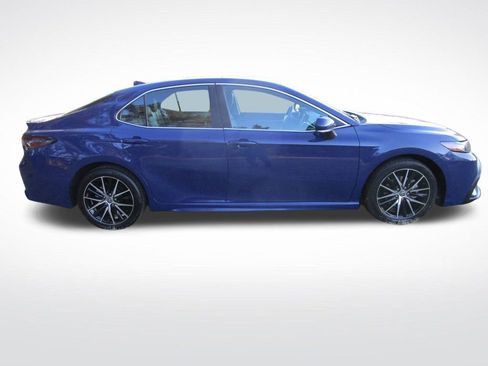 Used 2024 Toyota Camry SE image 6