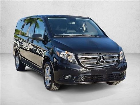 Used 2019 Mercedes-Benz Metris Passenger image 3