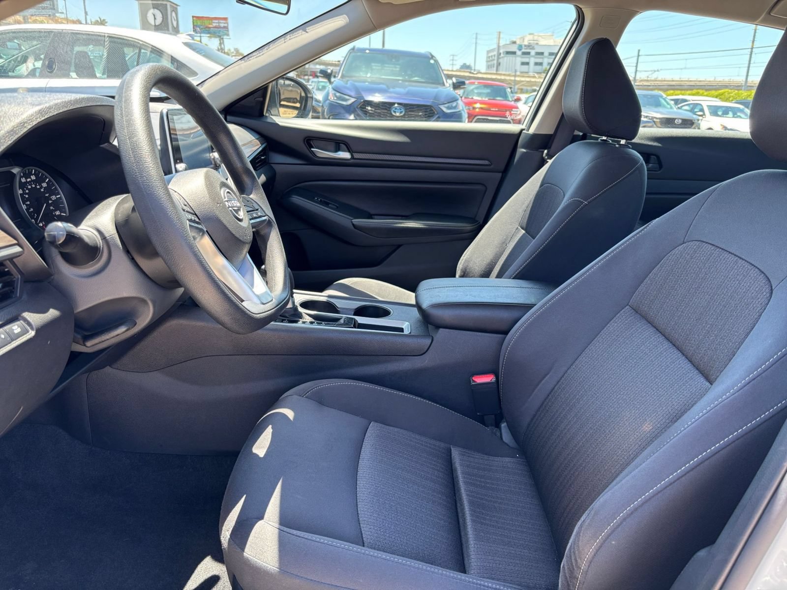 Used 2025 Nissan Altima 2.5 SV FWD image 26