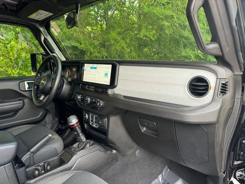Used 2025 Jeep Wrangler Sport AWD/4WD image 48