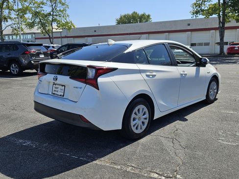 Used 2019 Toyota Prius LE FWD image 4