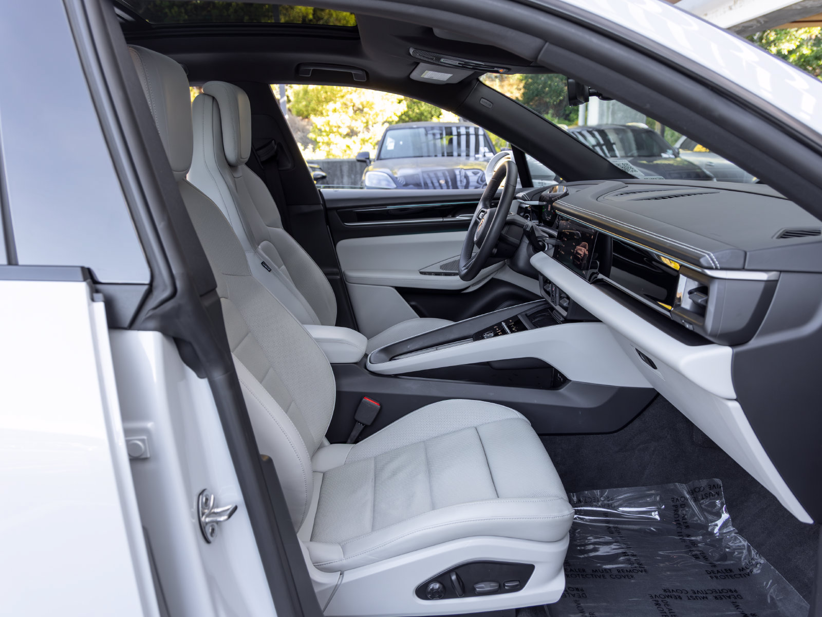Certified 2025 Porsche Macan Electric RWD image 60