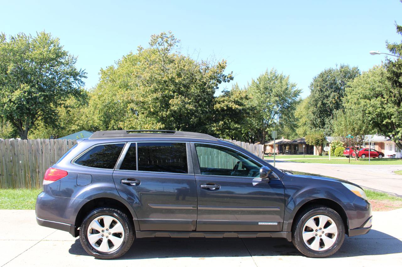 Used 2011 Subaru Outback 2.5i Limited AWD/4WD image 10