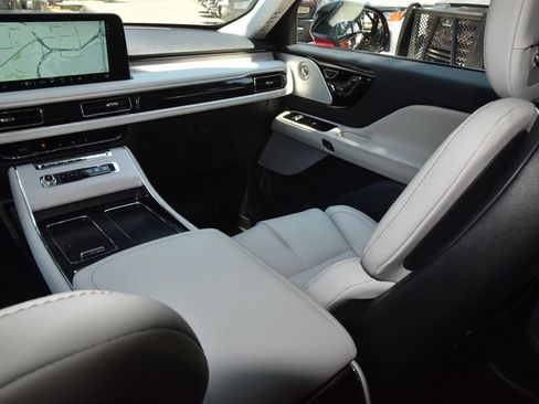 Certified 2026 Lincoln Aviator Reserve AWD/4WD image 18