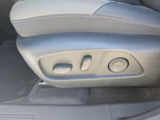 Used 2025 Chevrolet Equinox LT w/ Convenience Package II FWD image 16