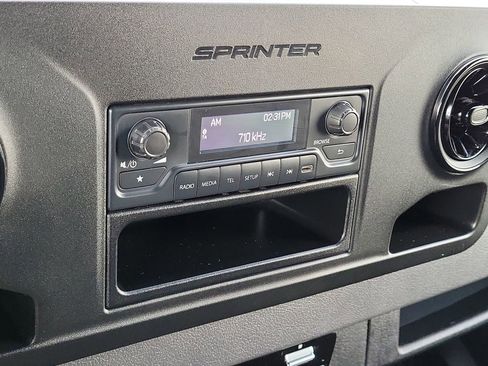 Used 2025 Mercedes-Benz Sprinter 2500 image 27