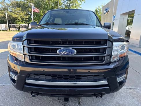 Used 2017 Ford Expedition Limited w/ Equipment Group 301A AWD/4WD image 38