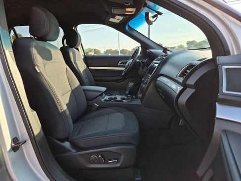 Used 2017 Ford Explorer XLT w/ Equipment Group 201A FWD image 20