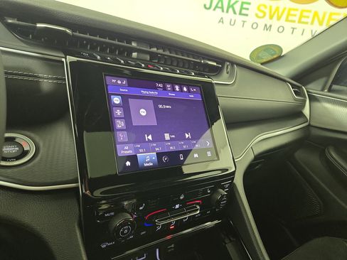 Used 2023 Jeep Grand Cherokee L Laredo image 20