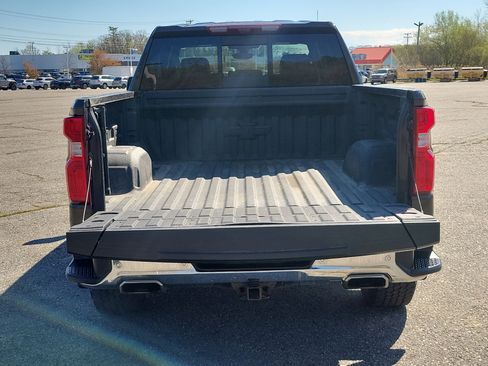 Used 2021 Chevrolet Silverado 1500 LTZ w/ Technology Package AWD/4WD image 17