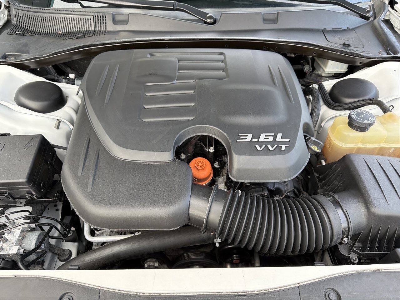 Used 2020 Dodge Charger SXT RWD image 11