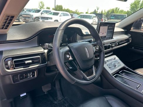 Used 2023 Lincoln Aviator AWD w/ Premium Package image 12