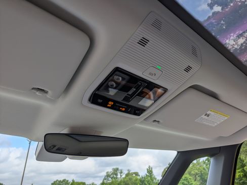 Used 2025 Volkswagen ID. Buzz Pro S Plus RWD image 34