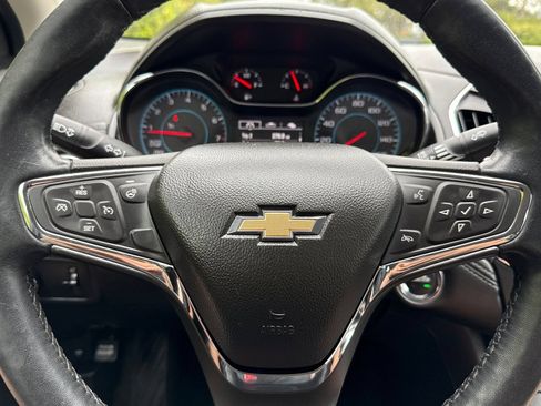 Used 2017 Chevrolet Cruze Premier FWD image 22