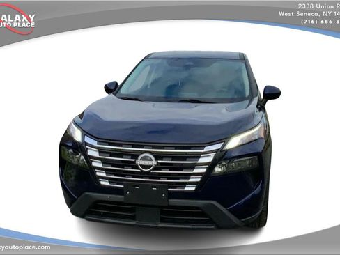 Used 2024 Nissan Rogue SV AWD/4WD image 2