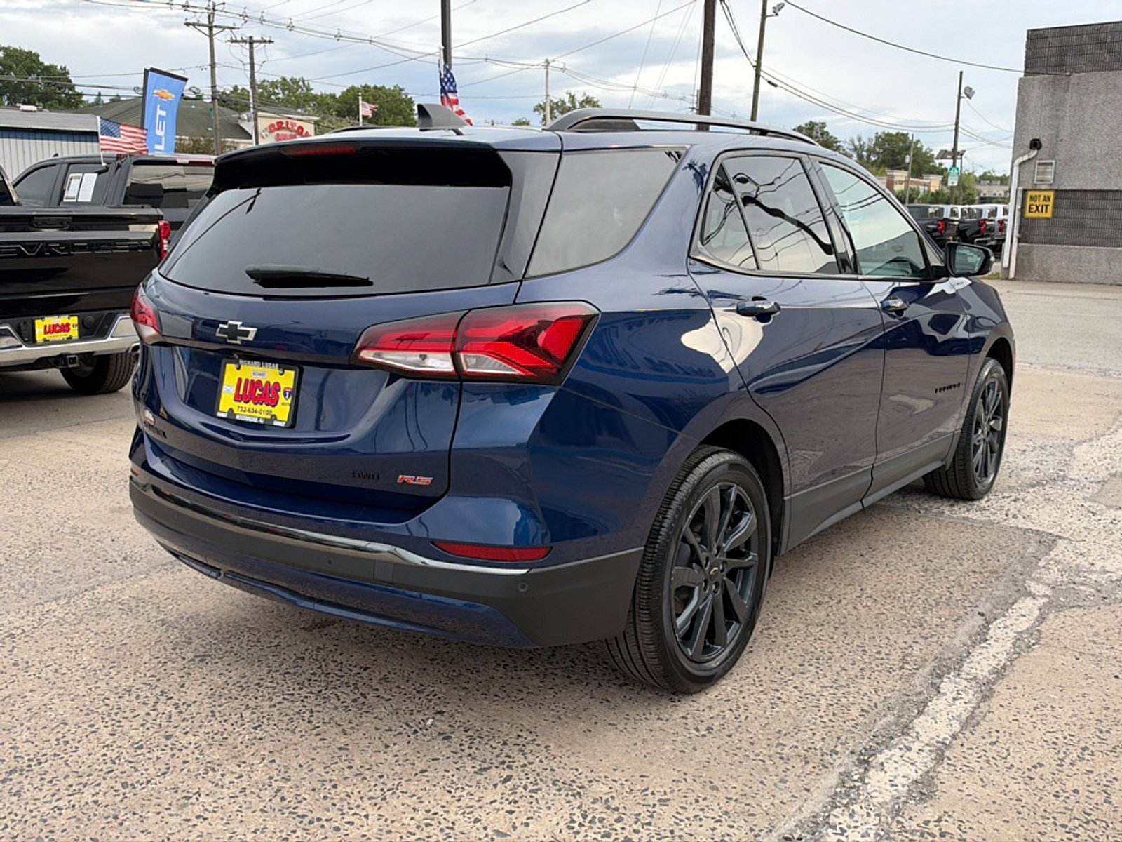 Used 2023 Chevrolet Equinox RS w/ RS Leather Package AWD/4WD image 5