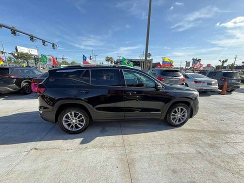 Used 2023 GMC Terrain SLT FWD image 3
