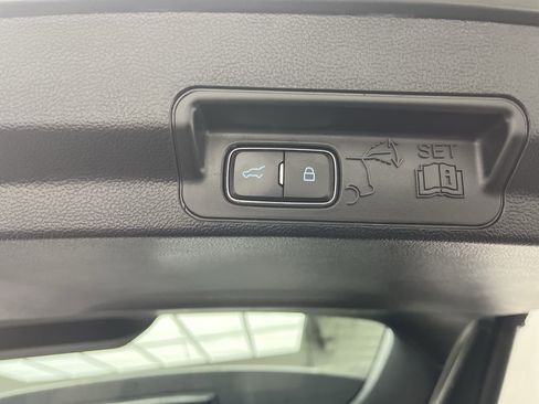 Certified 2020 Ford Explorer XLT w/ Equipment Group 202A image 32