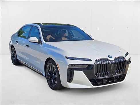 New 2025 BMW i7 eDrive50 w/ Executive Package image 3