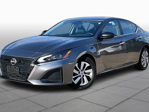 Used 2024 Nissan Altima 2.5 S image 2