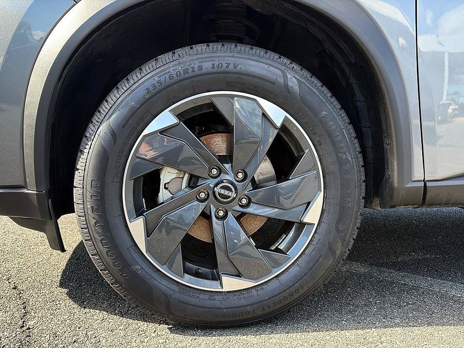 Certified 2025 Nissan Rogue SV AWD/4WD image 9