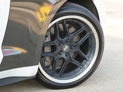 Used 2015 Ford Mustang Coupe RWD image 17