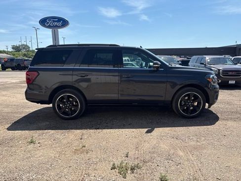 Used 2023 Ford Expedition Limited AWD/4WD image 10