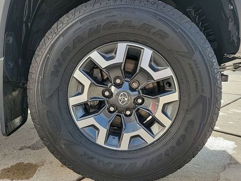 Used 2021 Toyota Tacoma TRD Off-Road image 9